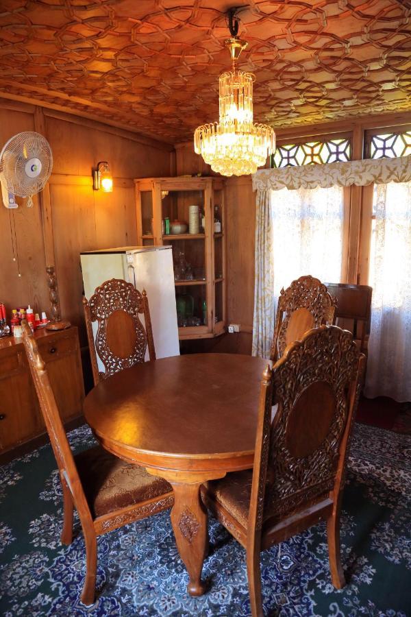 Houseboat Zaindari Palace Srīnagar Exterior foto