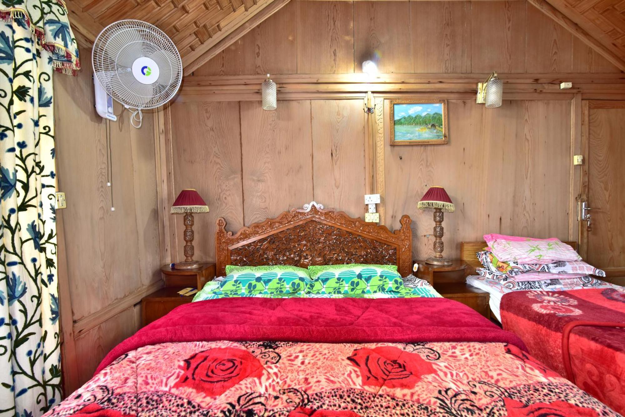 Houseboat Zaindari Palace Srīnagar Exterior foto