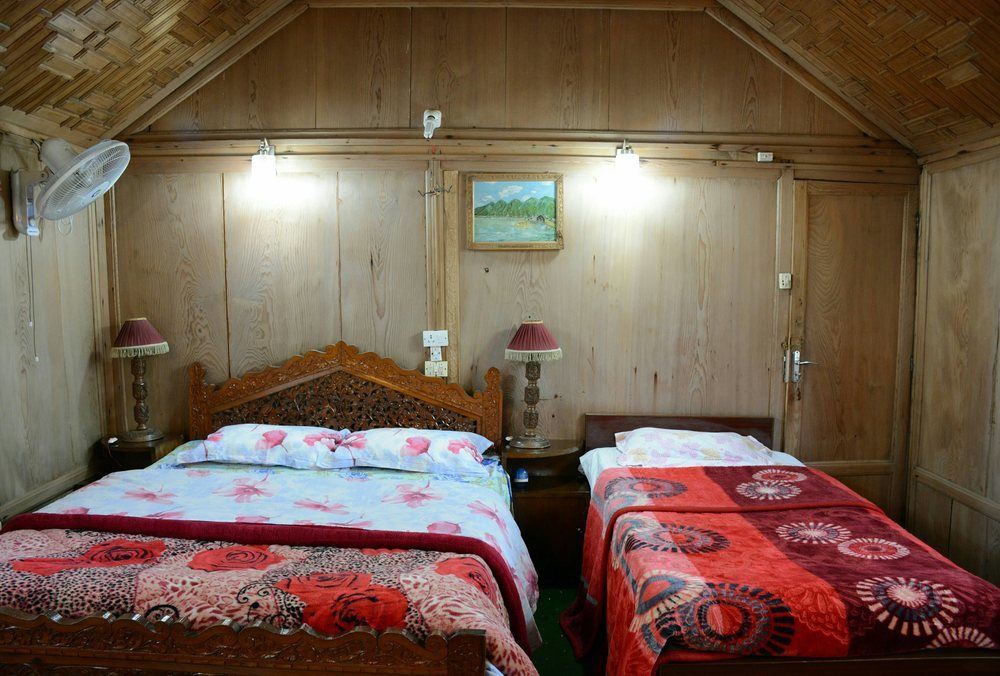 Houseboat Zaindari Palace Srīnagar Exterior foto