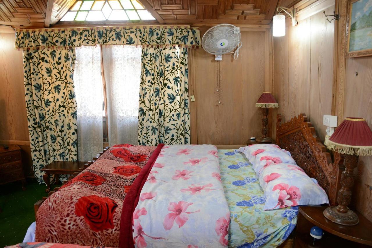 Houseboat Zaindari Palace Srīnagar Exterior foto